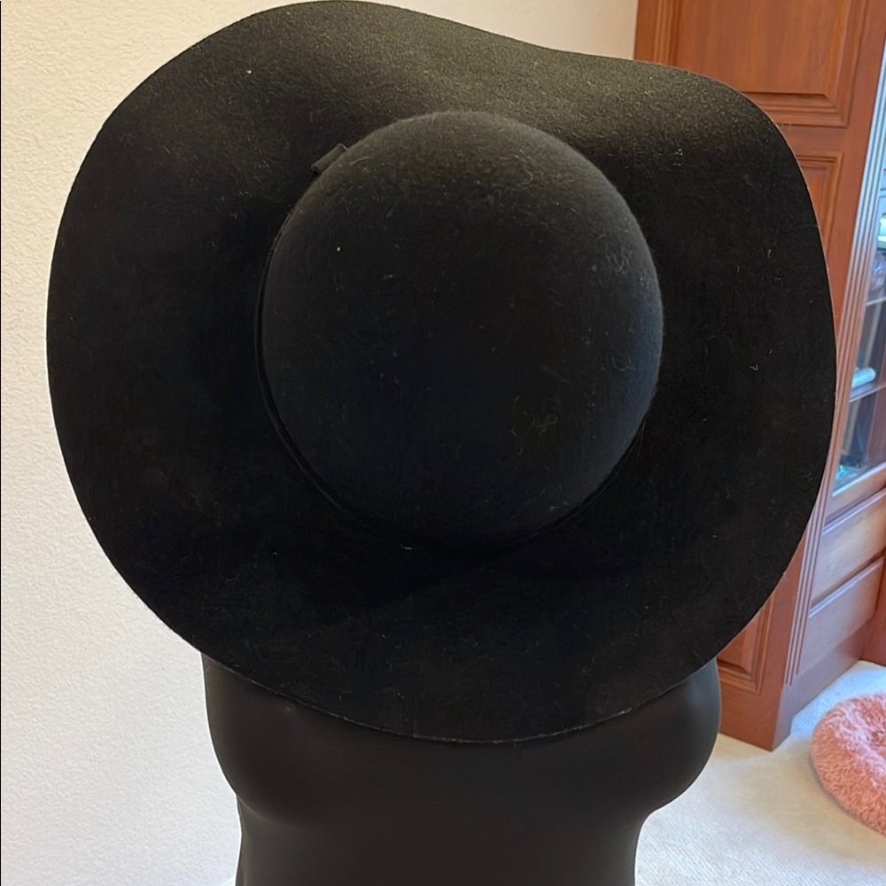Tart Black Felt Wide-Brim Hat